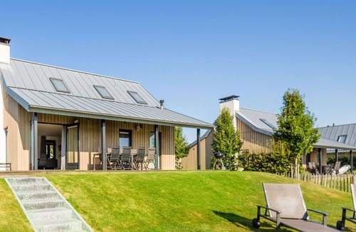 Tholen House | Nice apartment in villa for 8 people with WIFI, TV and parking
