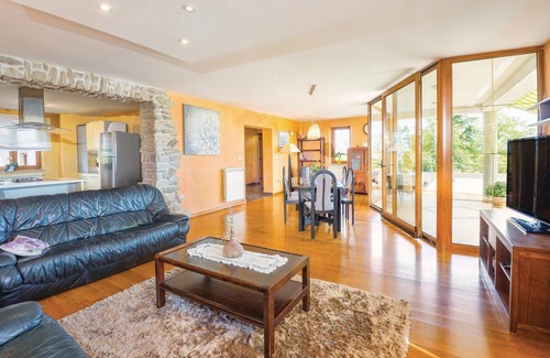 Sarsoni Apartment | Nice apartment in Viskovo with WiFi