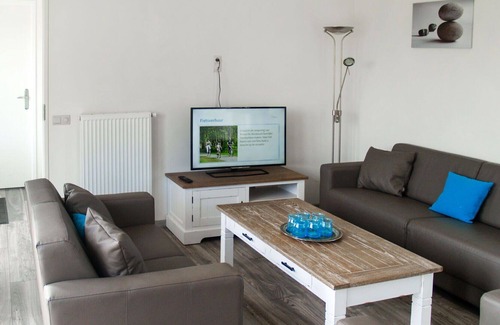 West-Graftdijk House | Nice apartment in villa for 6 guests with WIFI, TV, terrace and parking