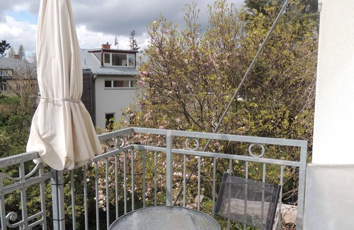 Meidling Apartment | * Nice apartment right next to Schönbrunn Palace Park, own car park