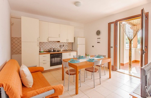 Specchiolla Apartment | Nice apartment with WIFI, A/C, TV, patio, pets allowed, panoramic view and parking, close to Ost.