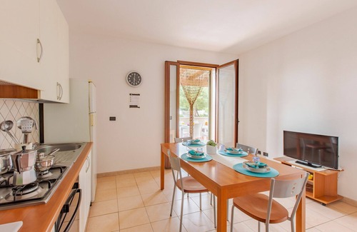 Specchiolla Apartment | Nice apartment with WIFI, A/C, TV, patio, pets allowed, panoramic view and parking, close to Ost.