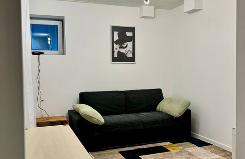 Sint-Jans-Molenbeek Apartment | Nice apartment with WiFi in charming Anderlecht