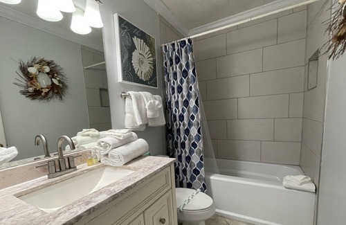 Gulf Shores Condo | Nice Beach Front Condo. Professionally Cleaned, Flexible Booking!