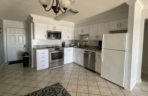 Gulf Shores Condo | Nice Beach Front Condo. Professionally Cleaned, Flexible Booking!