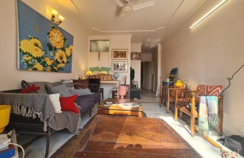 Jangpura House | Nice Bedroom with Private Ensuite Bathroom