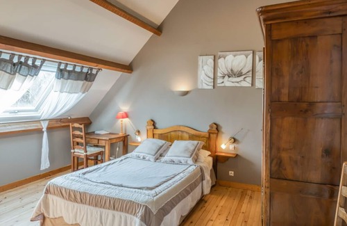 Plouegat-Moysan House | Nice character house, mature garden, friendly area, for families et friends