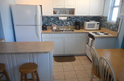 St. Pete Beach Condo | Nice Condo directly on St Pete beach, walk to restaurants/night life.