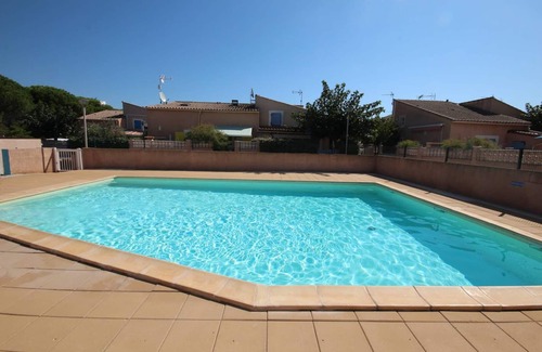 Portiragnes-Plage House | Nice corner house with garden, 2 bedrooms, secured residence LES ONDINES with pool, free wifi,400.