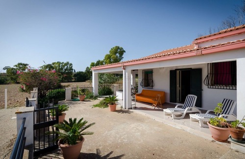 Sampieri House | Nice cottage right on the sandy beach (300 m), quiet location, garden, WiFi, 5 p