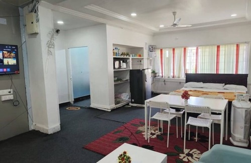 Hyderabad Apartment | Nice CoupleFriendly family 2 bhk Banjara hills rd7