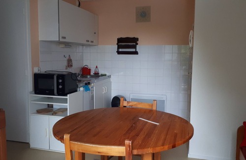 Saint-Marc-sur-Mer Apartment | Nice flat. 2 rooms, 2 adults 2 children, 20 meters from the beach, balcony, park