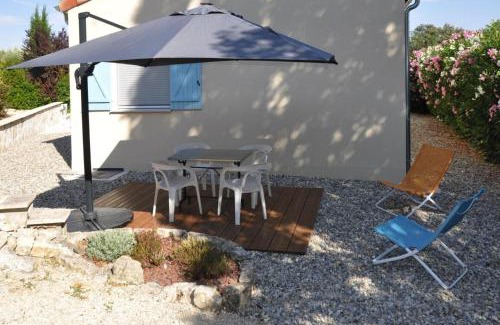 Arpaillargues-et-Aureillac House | Nice holiday home with private terrace, Arpaillargues-et-Aureillac
