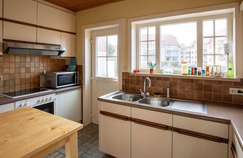 Mariakerke House | Nice holiday home in Ostend by the sea with a terrace