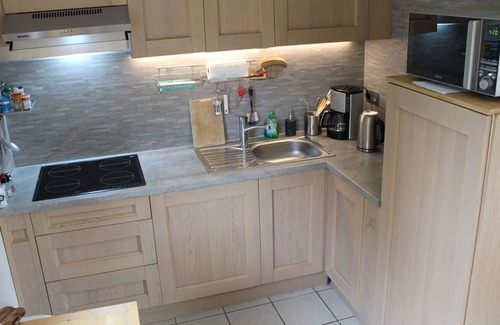Ecuras Cottage | nice holiday home, pet-friendly near golf course and swimming lake