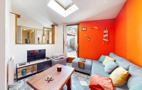 Neuville-sous-Montreuil House | Nice Home In Neuville-Sous-Montreuil
