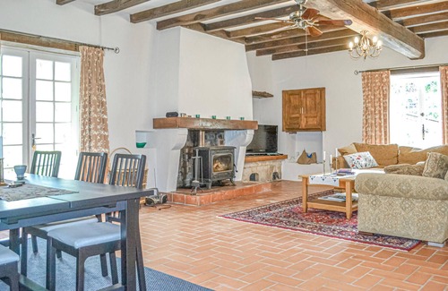 Bourg-du-Bost House | Nice home in Bourg du bost with WiFi