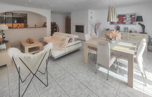 Cessenon-sur-Orb House | Nice Home In Cessenon Sur Orb - Flh677