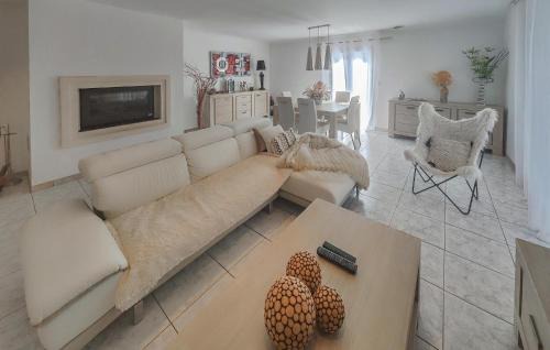 Cessenon-sur-Orb House | Nice Home In Cessenon Sur Orb - Flh677