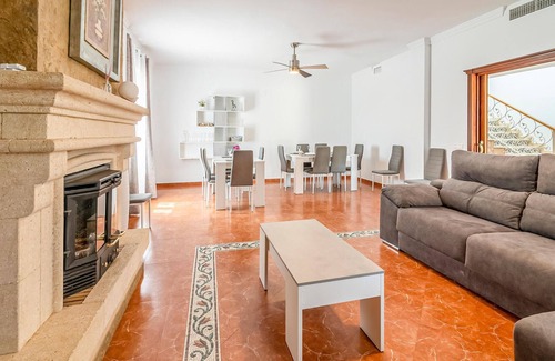 La Carlota House | Nice home in Córdoba with WiFi