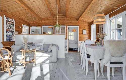 Øksenmølle House | Nice Home In Ebeltoft With Kitchen