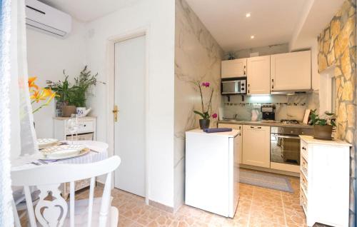 Bakar House | Nice Home In Krasica With Kitchen