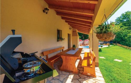 Krsan House | Nice Home In Krsan With Kitchen