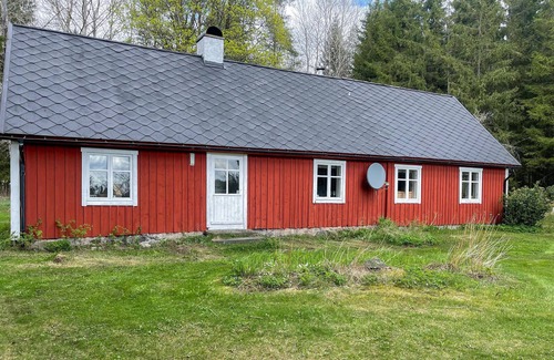 Ljunghult House | Nice home in Lidhult with kitchen