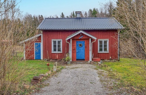Annolfsbyn House | Nice home in Mellerud with WiFi
