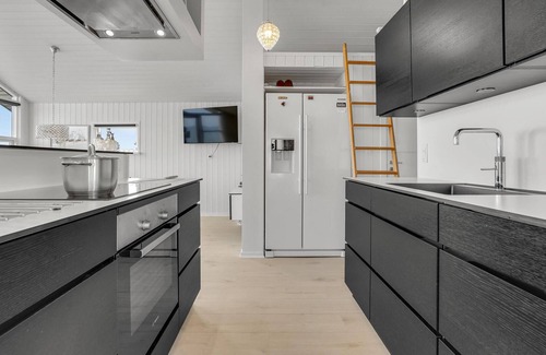 Hasmark Strand House | Nice home in Otterup with kitchen
