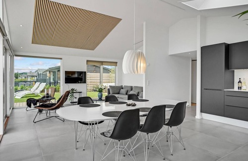 Ronde House | Nice home in Rønde with house sea view