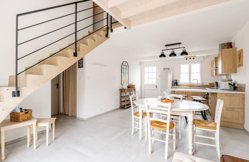 Saint Viaud House | Nice home in Saint-Viaud with WiFi