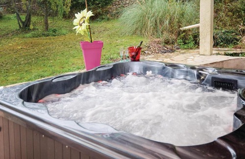 Salazac House | Nice Home In Salazac With Jacuzzi