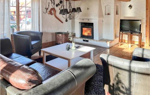 Skovde Municipality House | Nice Home In Skövde With Kitchen
