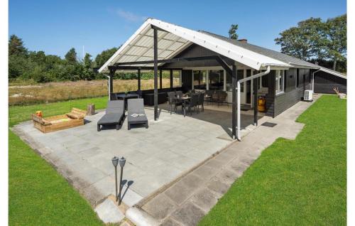 Skaven Strand House | Nice Home In Tarm With Kitchen