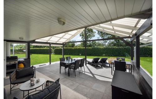 Skaven Strand House | Nice Home In Tarm With Kitchen