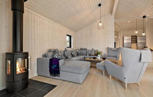 Holloselund House | Nice Home In Tisvildeleje With Wifi