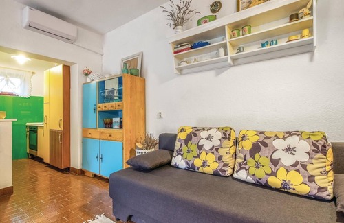Zrnovnica House | Nice home in Zrnovnica