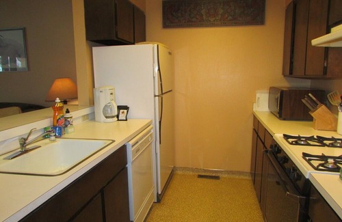 Lake Forest Condo | Nice home w/HOA pool, close to Tahoe City & beach