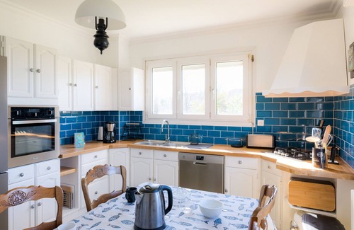 Plobannalec-Lesconil Ski Chalet | Nice house for 10 with garden
