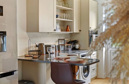 Ravensbury House | Nice House with Free Parking Close to Morden & Sutton