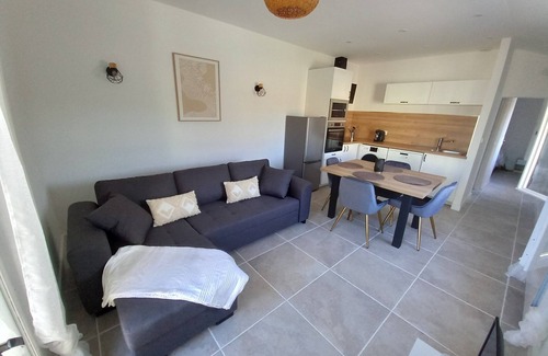 Saint-Paul-les-Fonts House | Nice little cottage for 2 people, air conditioning, terrace, parking and shared swimming pool.