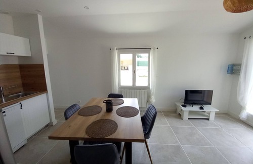 Saint-Paul-les-Fonts House | Nice little cottage for 2 people, air conditioning, terrace, parking and shared swimming pool.