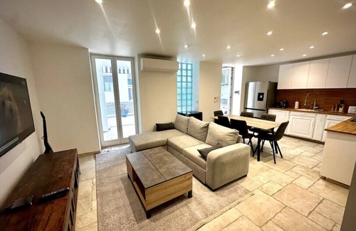 Saint-Roch Apartment | Nice Modern apartment with heated pool, terrace, garage and streetcar 2 min away