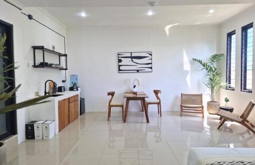 Sunset Road Apartment | Nice Place To Stay - Cozy Living