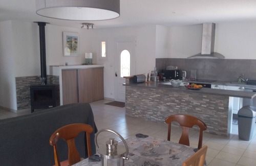 Orange Villa | Nice, quiet house with swimming pool and air conditioning