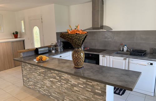 Orange Villa | Nice, quiet house with swimming pool and air conditioning