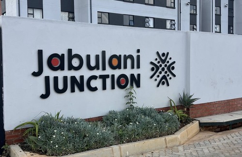 Greater Johannesburg Metropolitan Area Apartment | Nice & quite place , next to jabulani mall
