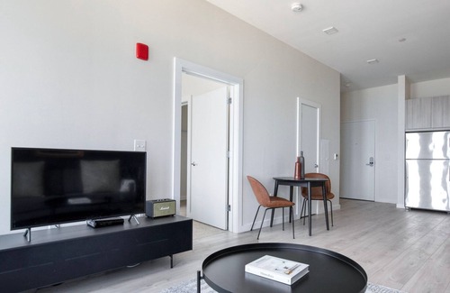 Revere Apartment | Nice Revere Beach 1BR w/Gym & Pool, nr Beach & Blue Line, by Blueground
