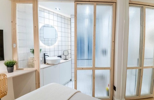 Puvis De Chavannes - Le Lycee Bed & Breakfast | Nice Room for 2 People - Foch-Parc Tête d'Or